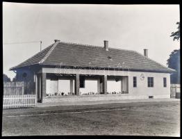 1944 Muraszombat, a Mura SE egyesületi háza, nagyméretű fotó, hátulján feliratozva, 30×40 cm / Murska Sobota, Slovenia