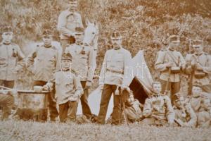 cca 1910 K. u. k. gyalogos csapattest csoportképe terepen, nagyméretű fotó, 20×38,5 cm / Austro-Hung...