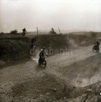 cca 1968 Sinka Antal (?-?) fotóriporter hagyatékából 21 db vintage negatív különféle témákról, 6x6 c...