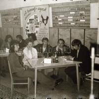 cca 1976 Sinka Antal (?-?) képriportja a velencei Agrokomplex Faipari üzemének szocialista brigádjai...