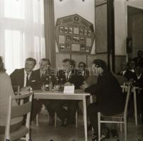 cca 1976 Sinka Antal (?-?) képriportja a velencei Agrokomplex Faipari üzemének szocialista brigádjai...