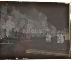 1917 Gyöngyösi tűzvész, 17 db szabadon felhasználható, vintage üveglemez negatív feliratozva, a váro...