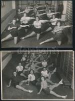 cca 1930 Mozgásművész leányok bemelegítő gyakorlatai, Pobuda Alfréd 2 db pecséttel jelzett, vintage fotója, 11x16,6 cm