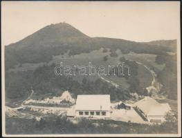 cca 1910 Székelyföld, Bálványos vára, Erdélyi Mór felvétele, hátulján feliratozva, 11,5×16 cm /  cca 1910 Szeklerland, the view of Unguraş fortress, vintage photo, with notes on its back, 11,5×16 cm