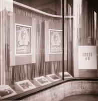 1970 Budapest, a Fővárosi Moziüzemi Vállalat hirdető oszlopai, plakáthelyei, kirakatai, ahol az új f...