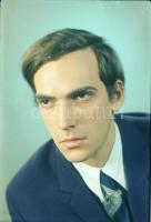cca 1970 Tizenhárom magyar színészről készült portré felvételek, 13 db szabadon felhasználható vintage negatív, feliratozva, 9x6 cm és 7x6 cm