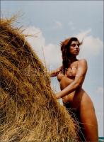 cca 1989 Menesdorfer Lajos (1941-2005) budapesti fotóművész hagyatékából 2 db feliratozott, vintage ...