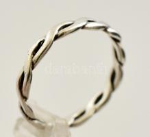 Ezüst(Ag) fonott gyűrű, jelzett, méret: 55, nettó: 1,6 g