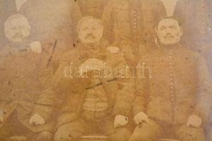 1900 Debrecen elöljárói, fotó, üvegezett sérült fa keretben, hátulján feliratozva, 10×16 cm