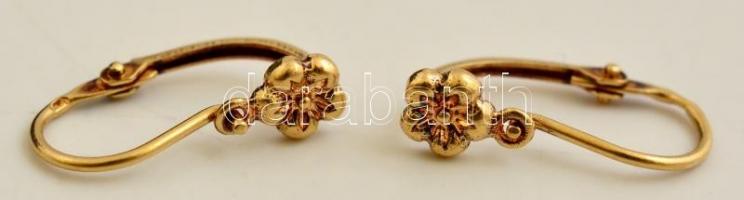 Arany(Au) 14K virágos fülbevalópár, jelzett, 1,5x0,4cm, nettó: 0,9 g