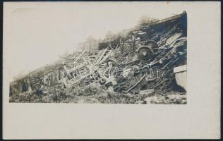 cca 1910-1920 Vasúti baleset Németországban, hátoldalon feliratozott fotólap, 9x14 cm / railway accident in Germany, with description on the verso