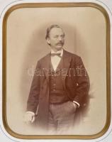 cca 1880 Horváth Ignác (1843-1881) műegyetemi tanár, MTA tag nagyméretű fotója, díszes karton keretben, szép állapotban. Karton méret 35x48 cm