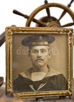 cca 1918 Viribus Unitis hajón szolgált magyar katona rézből készített emlék plasztikája. benne sziva...