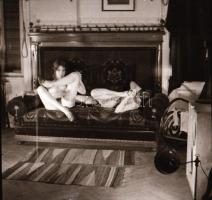 cca 1972 Erotikus és pornográf fotónegatívok, 24 felvétel 2 tekercsen, 5,5x5,5 cm