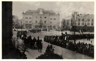 1939 Léva, Levice; Országzászló felavatási ünnepély. Guggenberger Lajos kiadása / Hungarian flag inauguration (EK)