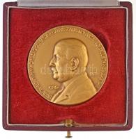 Berán Lajos (1882-1943) 1926. Wahlner Aladár emlékérem aranyozott, jelzett Ag kitüntető emlékérem, névre szóló tokban, a díjazott nevével az érme hátoldalán, a tokban még miniatűr bányász jelvény (63g/0.987/50mm) T:1- /  Hungary 1926. Aladár Wahlner Medal gilt, hallmarked Ag medal in original awarding case, with the name of the decorated person, with a miniature mining badge (63g/0.987/50mm) C:AU HP 1283.