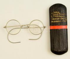 Régi fémkeretes drótszárú szemüveg Optikus Juszt Ferenc özvegye feliratú szemüvegtokban