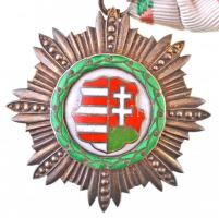 1948. "Kossuth Érdemrend II. osztálya" aranyozott, zománcozott Ag kitüntetés nyakszalaggal...