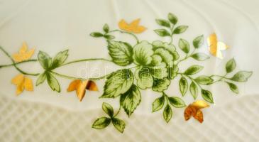 Hollóházi Erika mintás porcelán bonbonier, matricás, hibátlan, jelzett, d: 16,5 cm, m: 16 cm