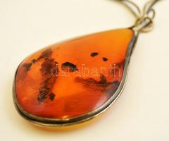 Ezüst (Ag.) nyaklánc borostyán kővel, jelzés nélkül, nettó: 18 g