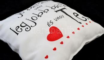 "Van jó barát, van legjobb barát..." - feliratú vászon díszpárna, újszerű állapotban, 30x3...