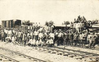 1917 Osztrák-magyar katonai 16. vasútépítő század a visszavonuláskor / WWI K.u.K. military railroad regiment. photo + K.u.K. Bahnhof-Kommando (EK)