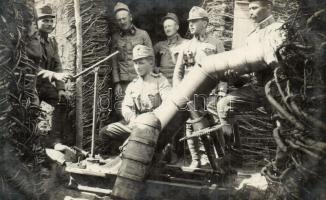 Osztrák-magyar aknavető munkában, jól beépített állásban / WWI K.u.K. military mortar at work in the trenches. photo