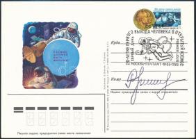 Nyikolaj Rukavisnyikov (1932-2002) szovjet űrhajós aláírása emlék levelezőlapon /  Signature of Nikolay Rukavishnikov (1932-2002) Soviet astronaut on postcard
