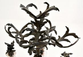 cca 1850 ezüst (Ag.) augsburgi olaj-ecet tartó, eredeti köszörült üveg palackokkal, aprólékos ötvös ...