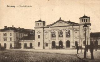 Pozsony, Pressburg, Bratislava; vasútállomás / Bahnhof / railway station