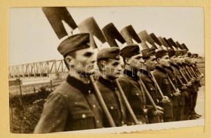 cca 1942 Reichsarbeitsdienst RAD. Birodalmi munkaszolgálatos katonák emlékalbuma. 56 db fénykép tank...