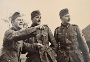 cca 1939-1944 167 db német katonafotó a frontról és a szolgálatból bőr albumban. / 1939-45 German so...