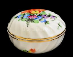 Herendi porcelán virágmintás ékszertartó dobozka, kézzel festett, jelzett, hibátlan, d: 7 cm, m: 4 cm