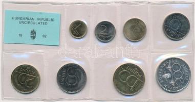 1992. 1Ft-200Ft (8xklf) érmés forgalmi sor lezárt fóliatokban, közte 1992. 200Ft Ag MNB T:BU Adamo FO25.1