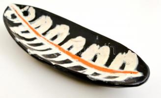 Gorka Lívia (1925-2011): Fekete-sárga csíkos tálka, festett, mázas kerámia, jelzett (Iparművészeti V...