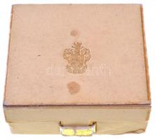 ~1900. "II. Rákóczi Ferenc hamvainak hazahozatala emlékére" fém kitűző Rákóczi arcképével ...