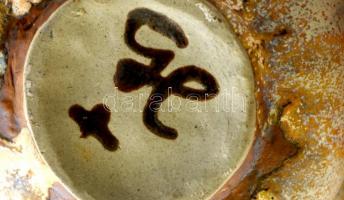 Gorka Lívia (1925-2011): Tálka (mézeskalács sorozat), festett, csurgatott mázas agyag, jelzett, hibá...