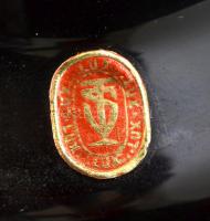 Kis üveg tétel: Lux hámozott, csiszolt, metszett többrétegű váza, jelzett, apró kopásokkal, m: 19,5 ...