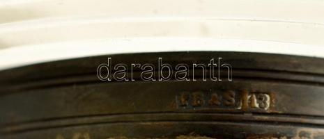 Ezüst (Ag.) talpas kínáló, üveg betéttel, jelzett, apró csorbákkal, kis hiánnyal, m:18,5 cm