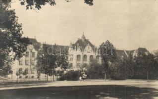 Budapest VIII. Tisztviselőtelep, M. kir. főgimnázium, photo