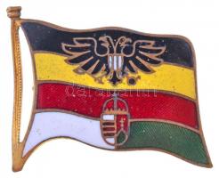 Osztrák-Magyar Monarchia ~1914-1918. Aranyozott, zománcozott fém zászlós patrióta jelvény az osztrák és magyar címerekkel (29x24mm) T:2 / Austro-Hungarian Monarchy ~1914-1918. Gold plated, enamelled metal patriotic flag badge, with the Austrian and Hungarian crests (29x24mm) C:XF