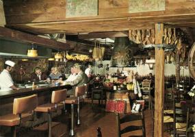 35 db modern étterem és szálloda képeslapokon / 35 modern restaurant and hotels on postcards