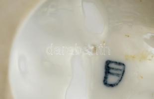 Royal Vienna (Alt Wien) figura, kézzel festett, jelzett, restaurált, m:16 cm / Royal Vienna (Alt Wie...