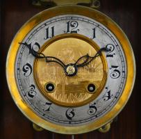 XIX. sz. Gazdagon díszített felesütős fali ingaóra. Fazettázott üvegekkel, vésett számlappal és szem...