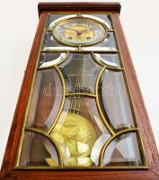 XIX. sz. Gazdagon díszített felesütős fali ingaóra. Fazettázott üvegekkel, vésett számlappal és szem...