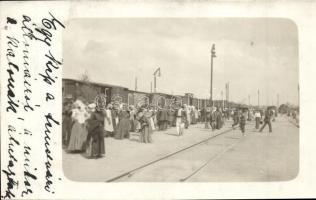 1914 Temesvár, Timisoara; Vasútállomás, amikor a katonák átutaztak, vagonok / WWI railway station, wagons, K.u.K. soldiers passing through. photo (EK)