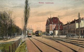 Kassa, Kosice; vasútállomás villamosokkal / railway station with trams (r)