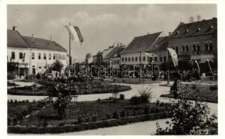 1940 Dés, Dej; bevonulás, horogkeresztes zászló / entry of the Hungarian troops, swastika flag