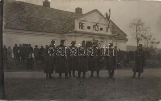 1938 Pelsőc, Pelsücz, Plesivec; bevonulás, "Revíziót!" felirat. M. kir. Dobó István 14. honvéd utászezred III. zászlóalj parancsnoksága  / entry of the Hungarian troops, soldiers' group photo