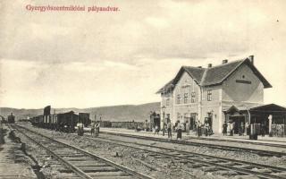 Gyergyószentmiklós, Gheorgheni; vasútállomás vagonokkal / railway station with wagons / Bahnhof